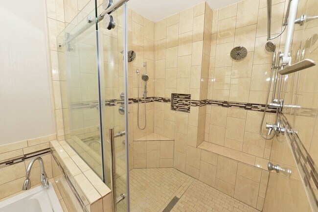 Building Photo - 517 Whisper Walk