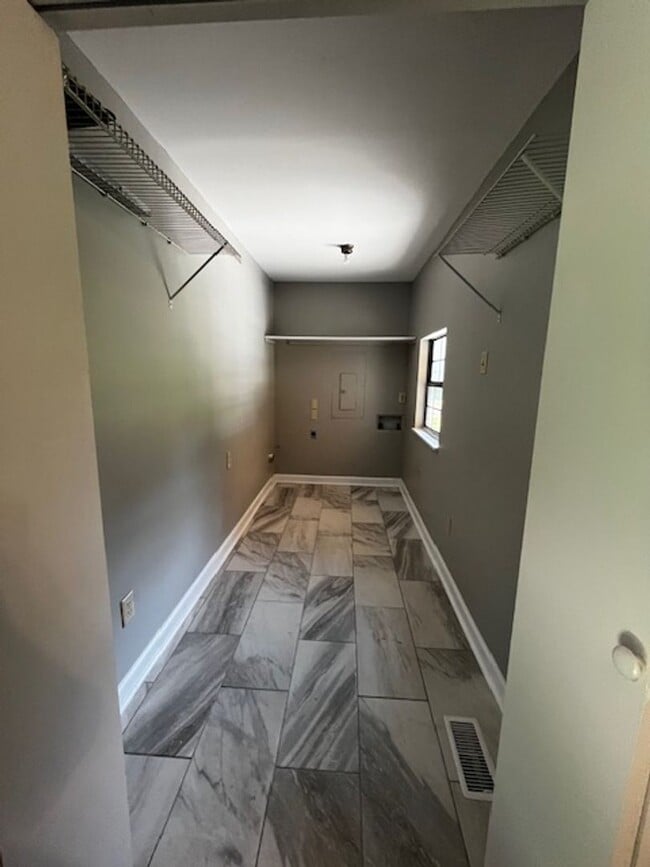 Building Photo - 2 Bedroom 1 Bath House