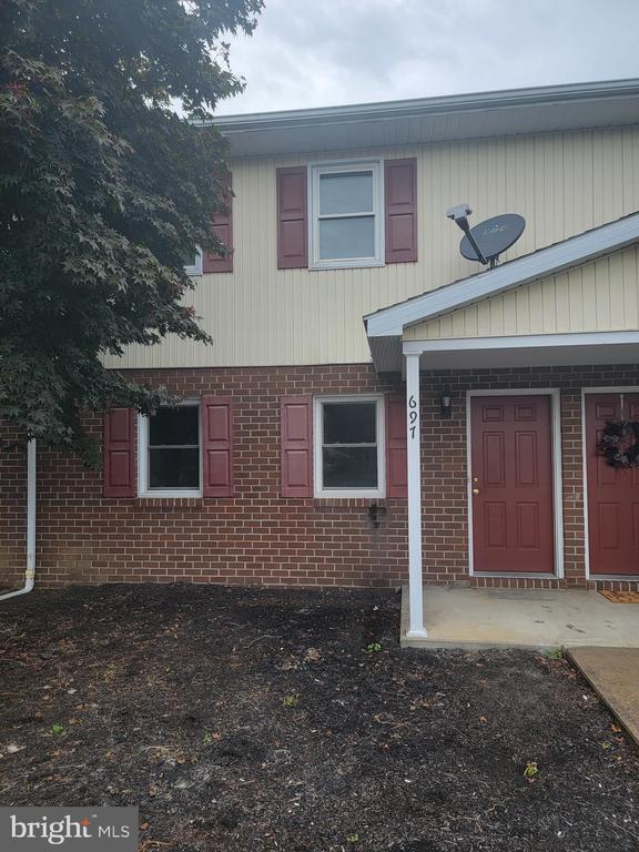 Building Photo - 691 Center Dr