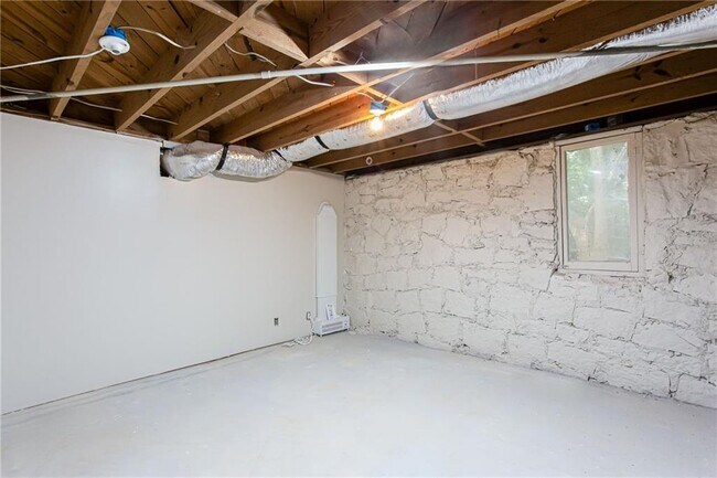 Building Photo - 629 Clairmont Cir