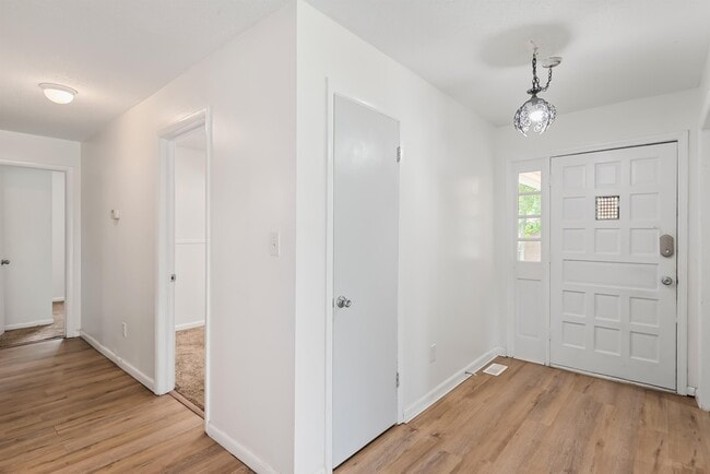 Building Photo - 302 Antler Dr