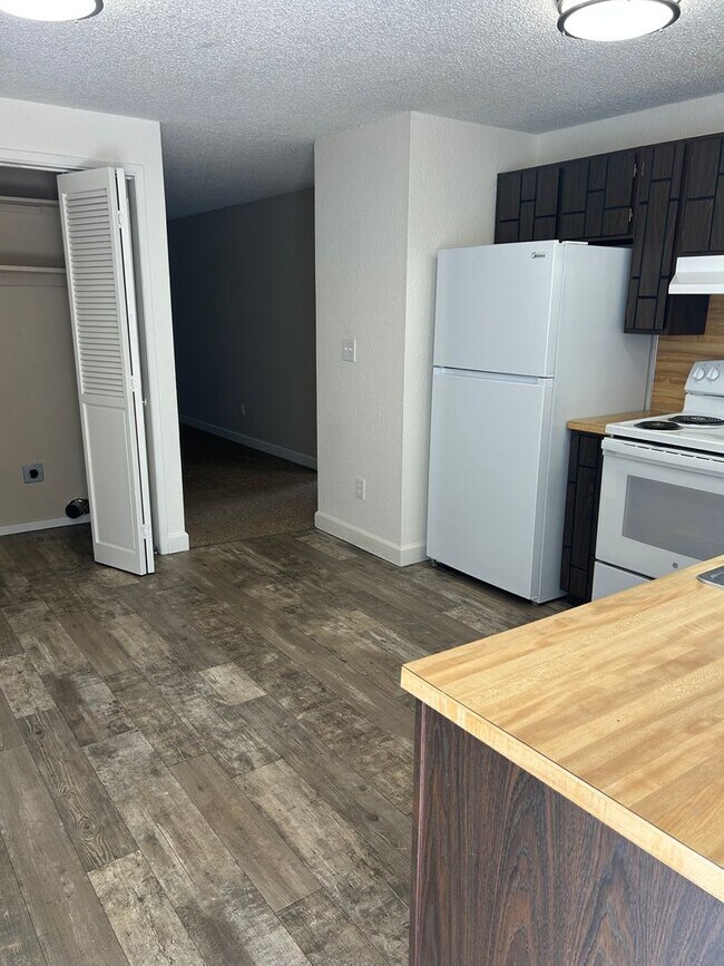 Building Photo - 412 Huber Ct