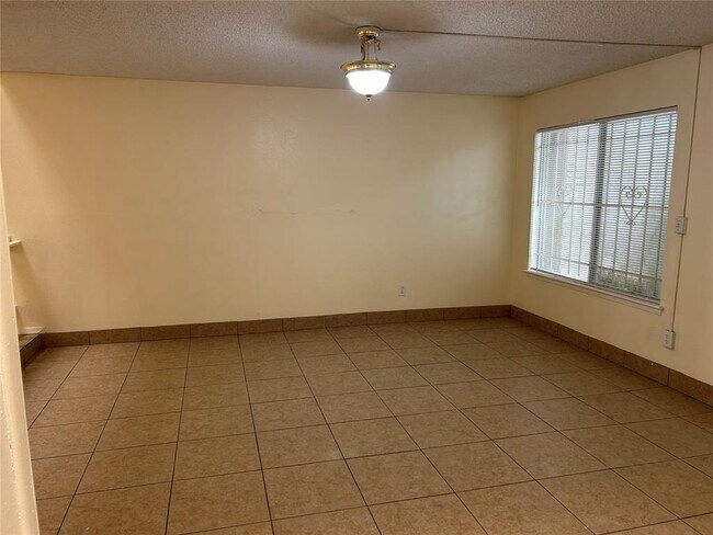 Building Photo - 12560 Newbrook Dr