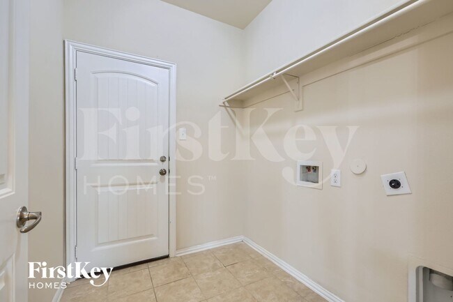 Building Photo - 6728 Ohana Pl