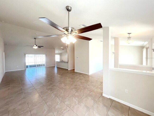 Building Photo - 9 Raemond Ln