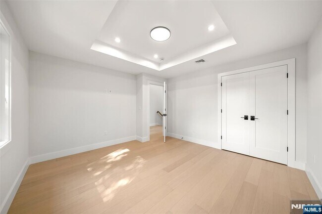 Building Photo - 450 N 10th St