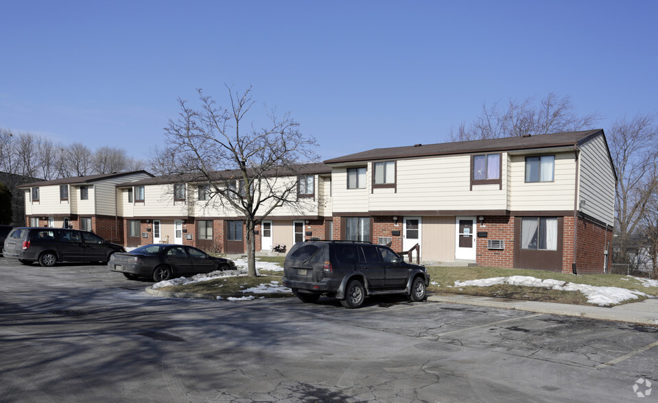 Building Photo - Glen Courts Apartments