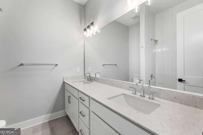Building Photo - 2035 Parkside Ln