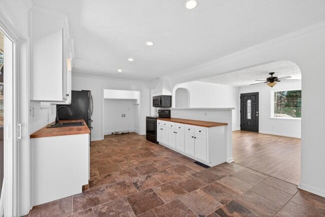 Building Photo - 5143 Ponderosa Farm Rd