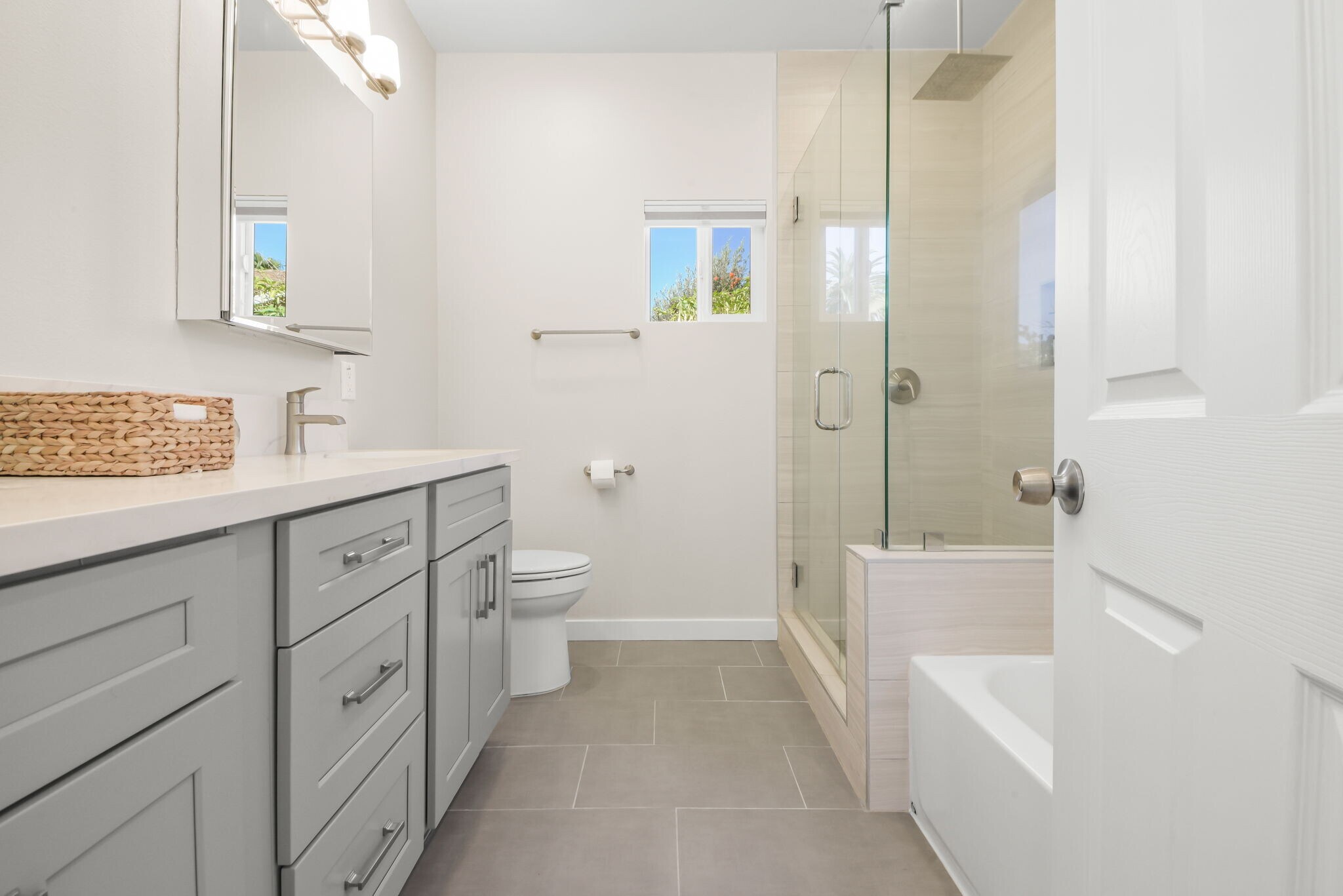 Main Bathroom - 6533 Ben Ave