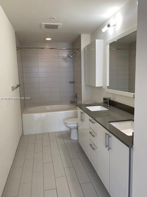 Building Photo - 999 SW 1st Ave