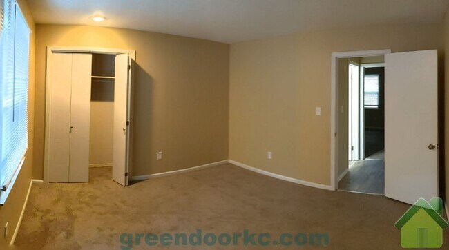 Building Photo - 1425 E Haven Ln