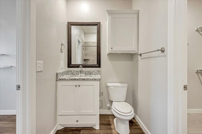 Building Photo - 414 N Tucker Ave