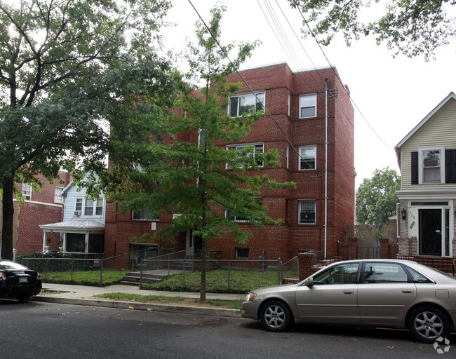 Photo - 710 Jefferson St Apartments