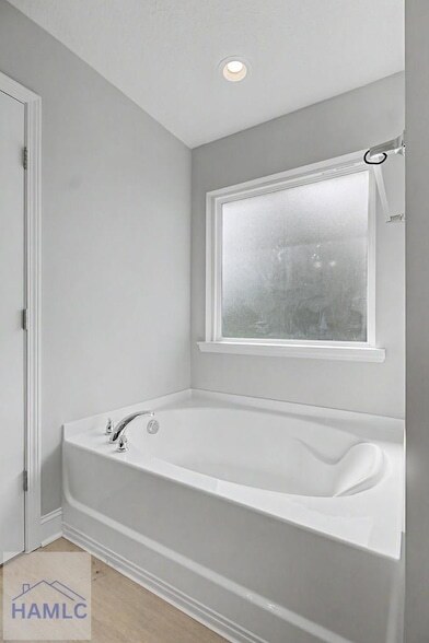 Building Photo - 547 Fairview Cir