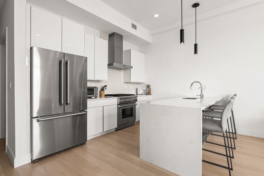 Primary Photo - 20 W 5th St