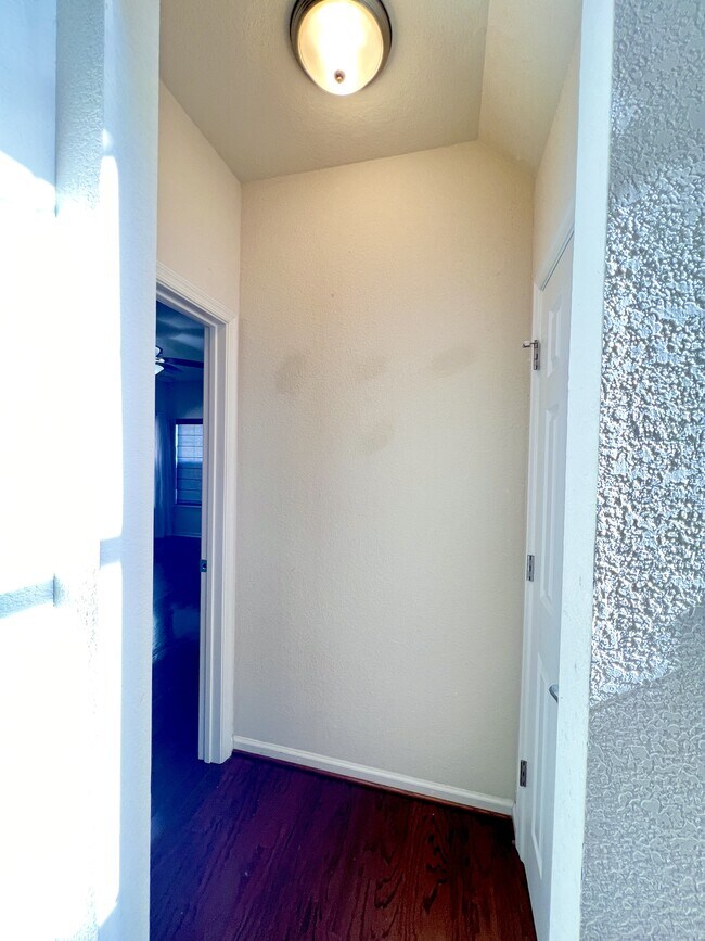 Building Photo - 109 Zebulon Ct