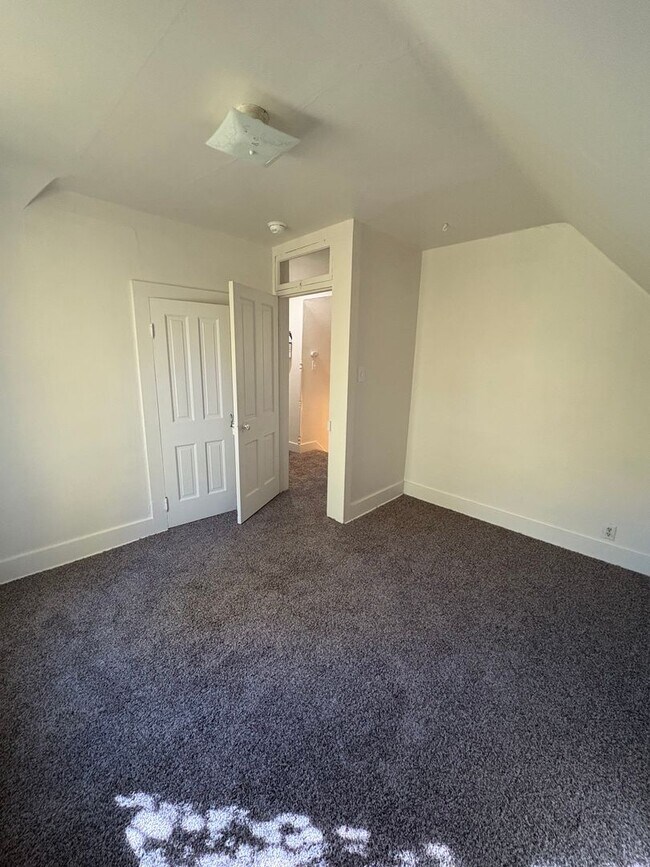 Building Photo - Charming 4-Bed, 2-Bath Home on Corner Lot in Old Town