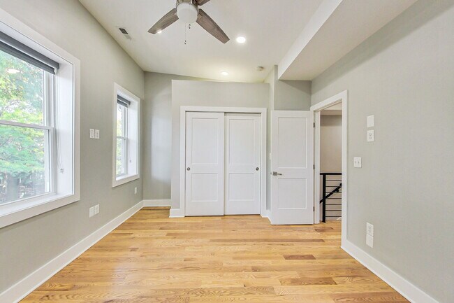 Building Photo - 1124 Owen Pl NE