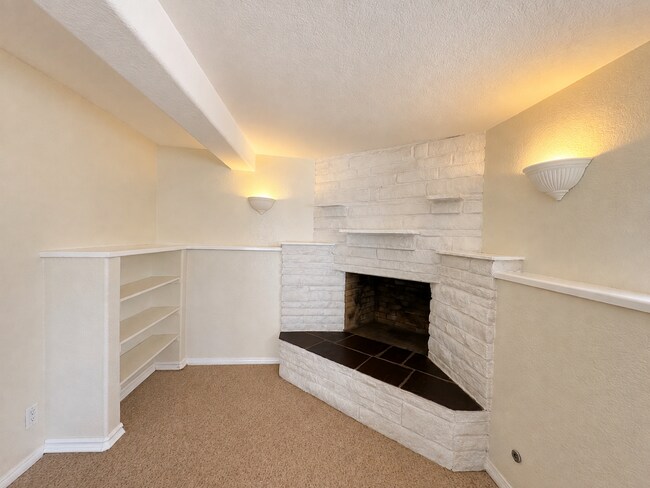 Building Photo - 352 Glen Ellen Dr