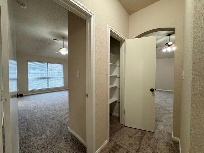 Building Photo - 1780 Stone Rim Loop