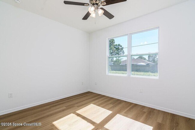 Building Photo - 1398 Saxony Rd SW