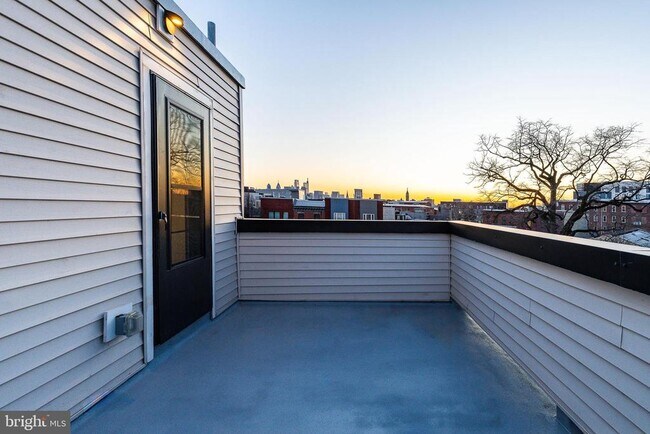 Building Photo - 412 Sepviva St