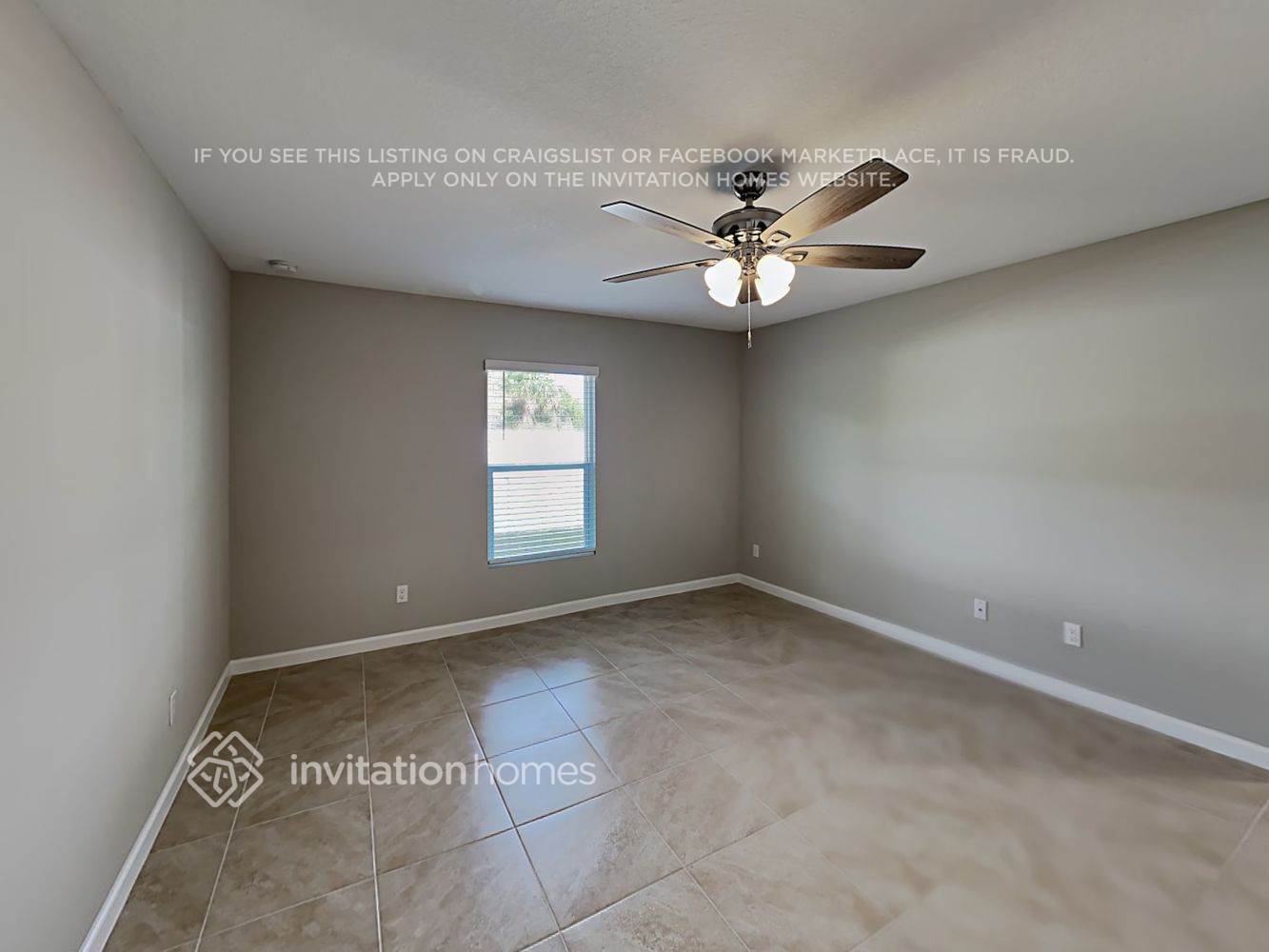 Building Photo - 453 SW Leona Dr