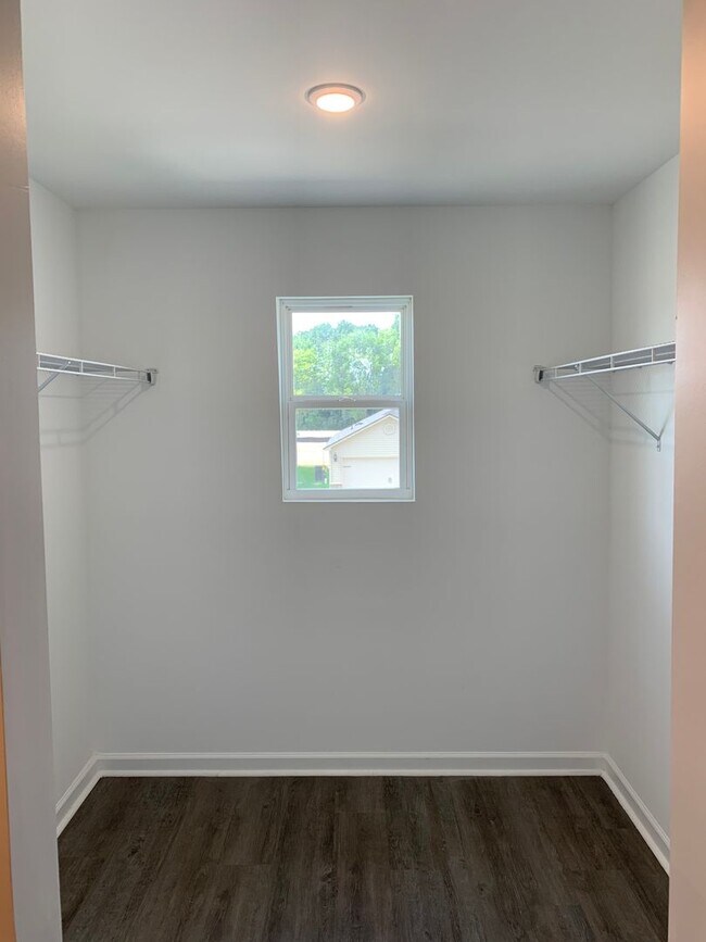 Building Photo - Pre-Lease This Stunning 3 Bed, 2.5 Bath Home in Tucker Farms
