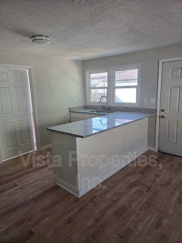 Building Photo - 313 Thomas St