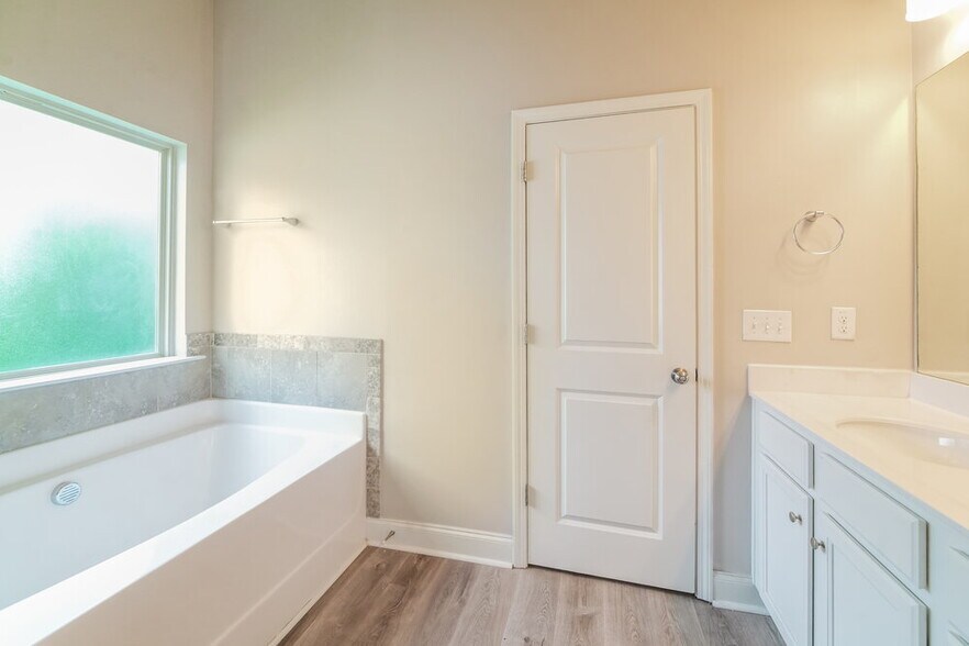 Building Photo - 313 Kenmore Ct