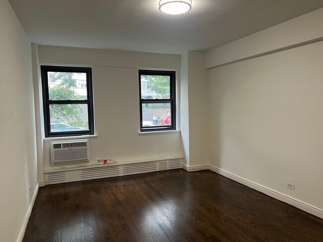 Building Photo - 219 E 69th St