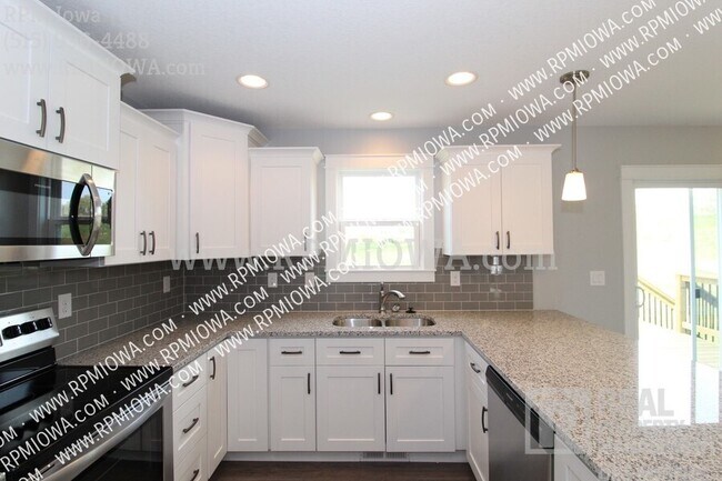 Building Photo - 5374 Destiny Dr
