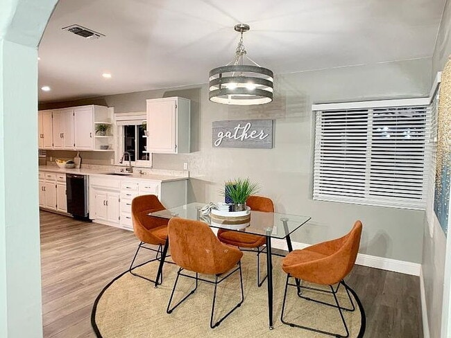 Building Photo - 3-Bed Sanctuary with 2 Baths in the Heart of Campbell - 2089 Sq Ft of Comfort!"