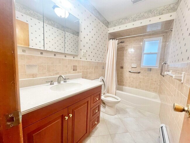 Building Photo - 47 Country Village Ct