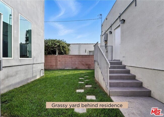 Building Photo - 3031 Vineyard Ave