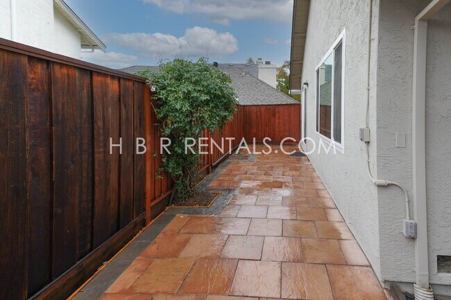 Building Photo - Single Story Charming 3-Bedroom Pleasanton...