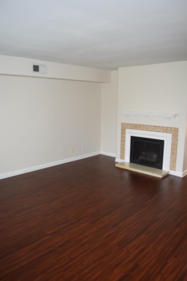 Building Photo - Updated photos coming soon…Great 2 Bedroom 1 1/2 Bath Townhome Now Available in River Plantation!
