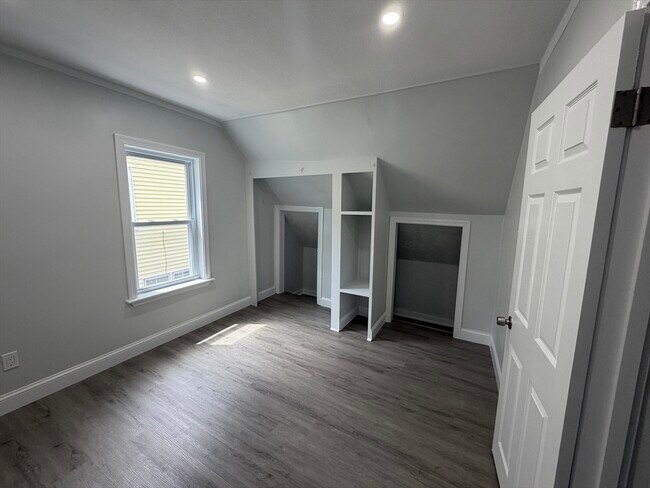 Building Photo - 75 Draper Ave