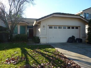 Building Photo - Single Story Home w/ Attached Garage