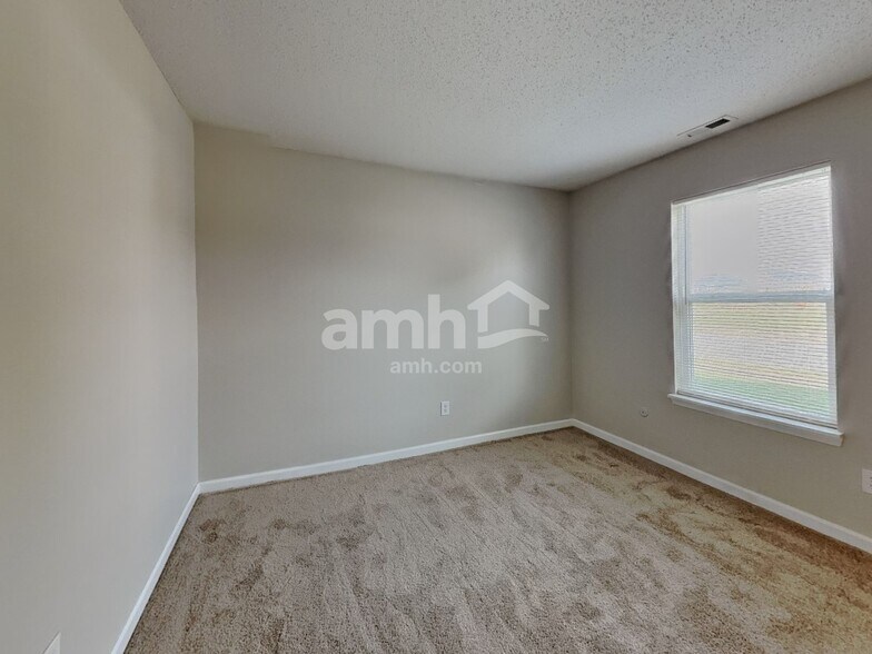 Building Photo - 674 Springtree Lane