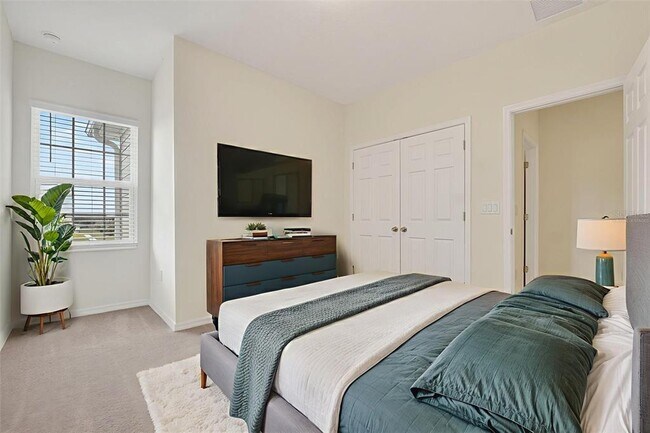 Building Photo - 1325 Stockwell Ave