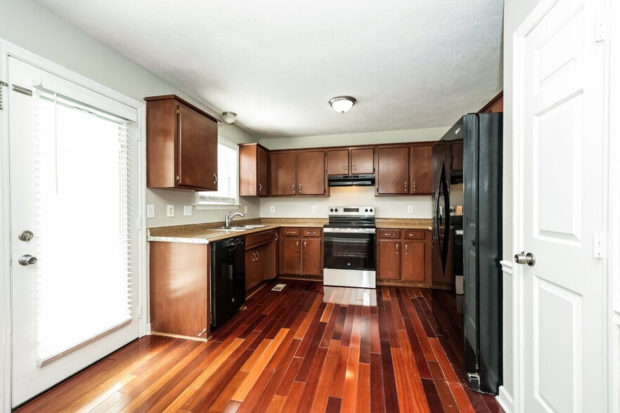 Building Photo - 906 Tal Ln