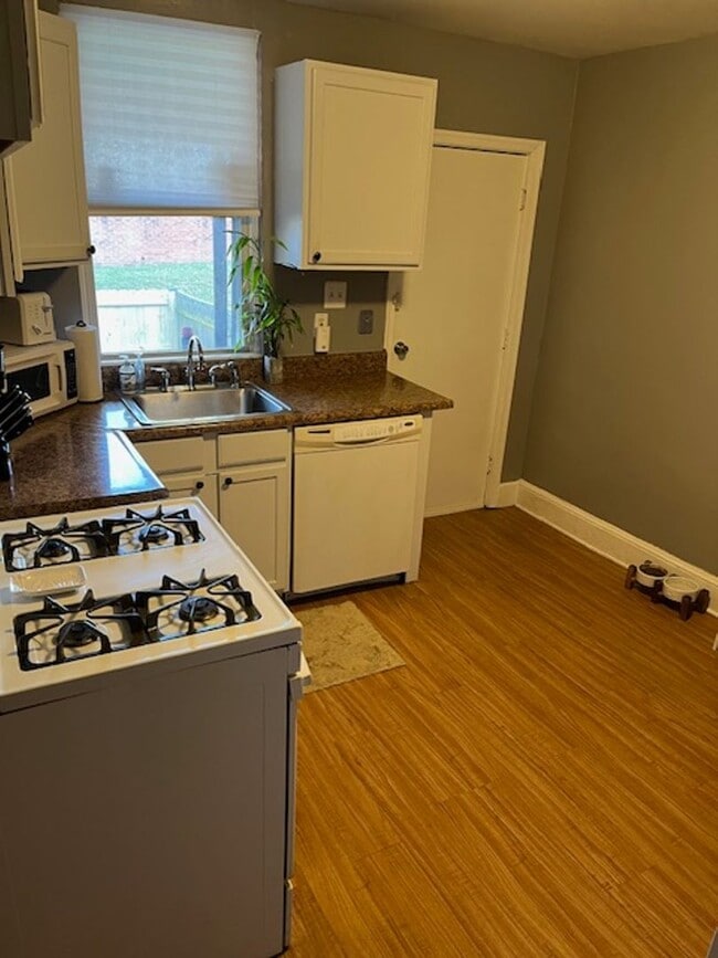 Building Photo - Lovely Hampden EOG 2bd/2ba Rowhome w CAC & W/D! Available 7/15