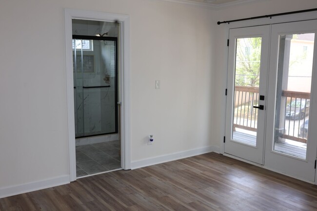 Building Photo - 3 Bedroom Single Family Home (Newly Renova...