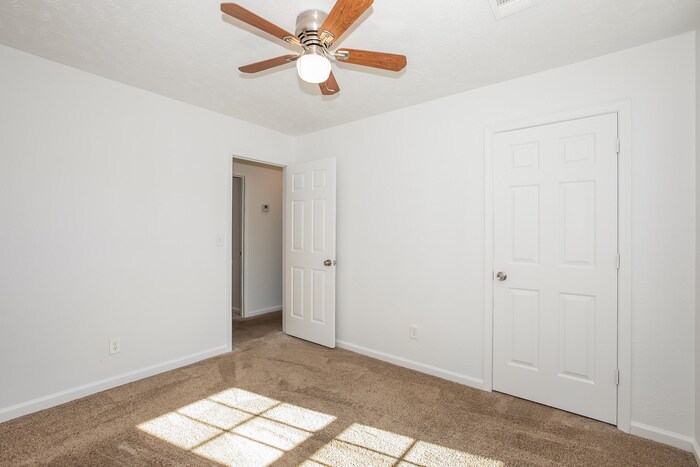 Building Photo - 2205 Oakland Spring Dr