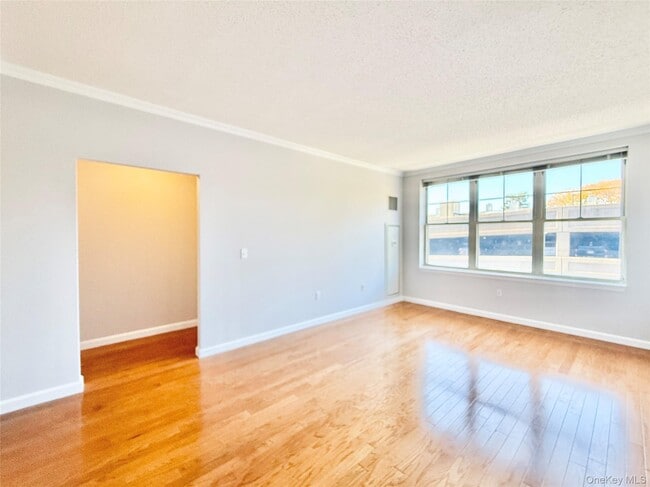 Building Photo - 300 Mamaroneck Ave