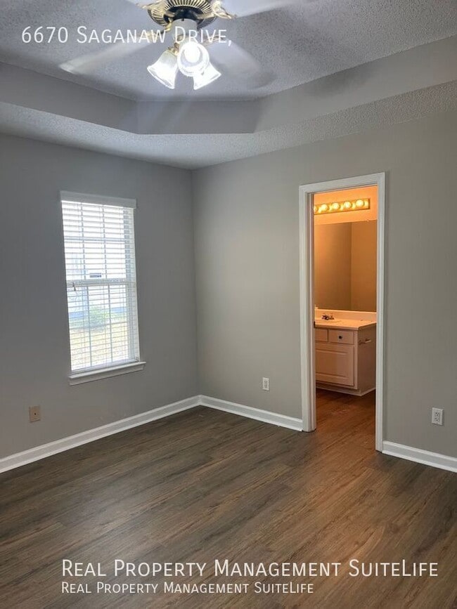 Building Photo - 6670 Saganaw Dr