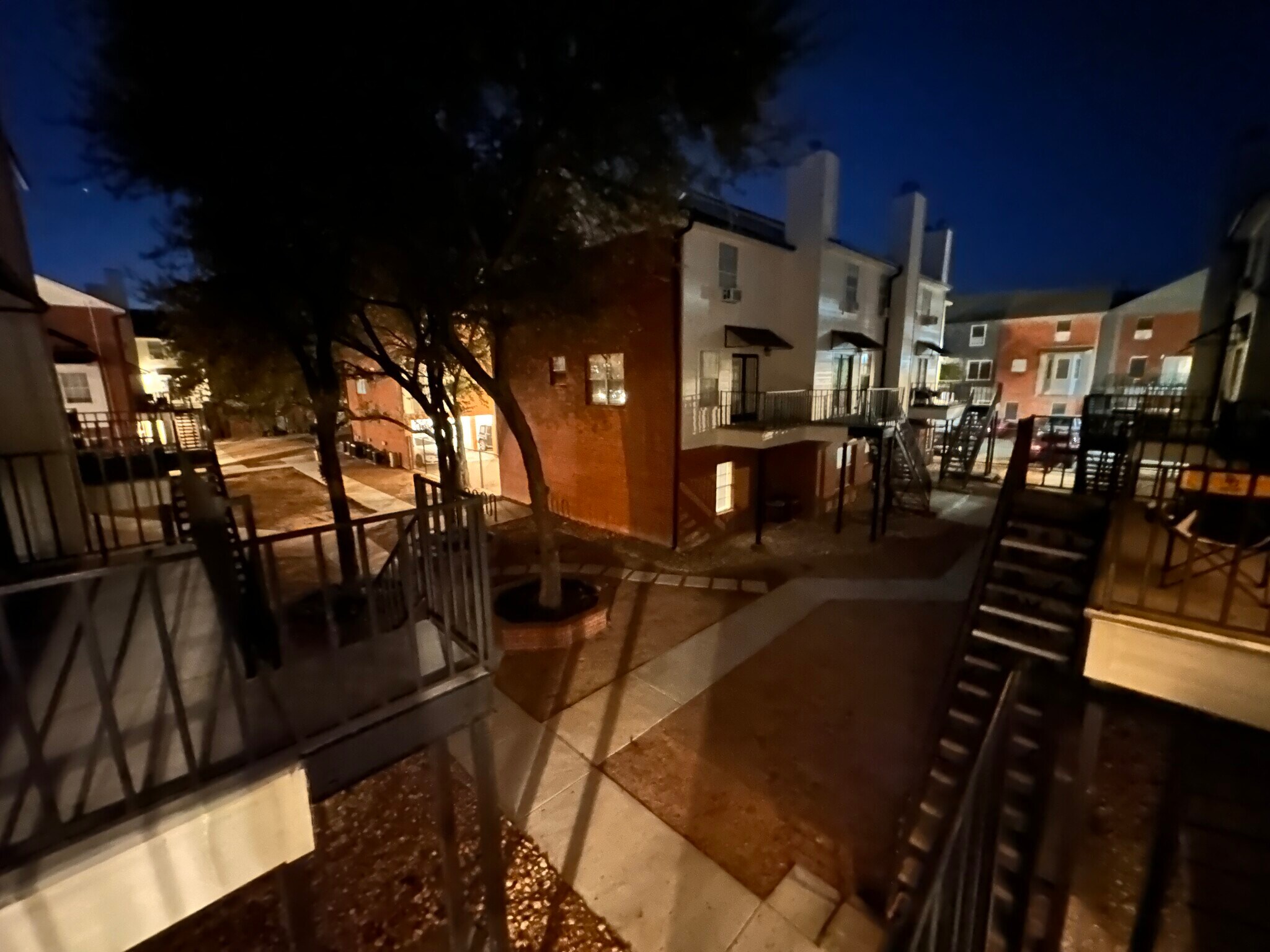 Building Photo - 600 Bagby Ave