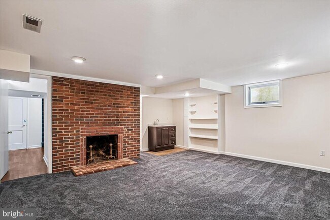Building Photo - 6200 Verne St
